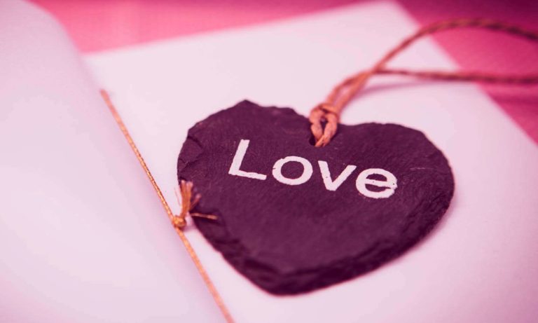 What is Love in Hindi | प्यार क्या है? जानिए प्यार का असली मतलब
