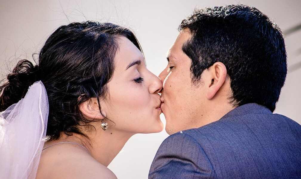 kiss karne ke fayde in hindi, किस करने के फायदे